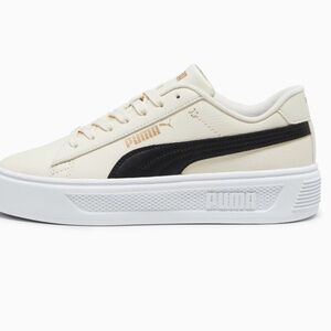 Puma women’s size 7.5 Cream and Black Low-Top platform Sneakers